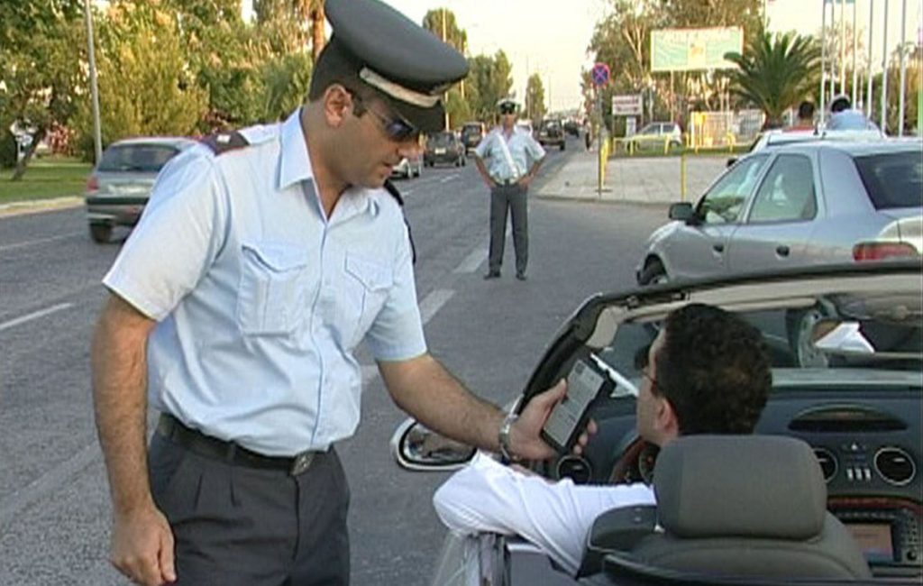 Οδηγώ και… τρεκλίζω: Σε 15 ημέρες εντοπίστηκαν 792 μεθυσμένοι οδηγοί στην Αττική