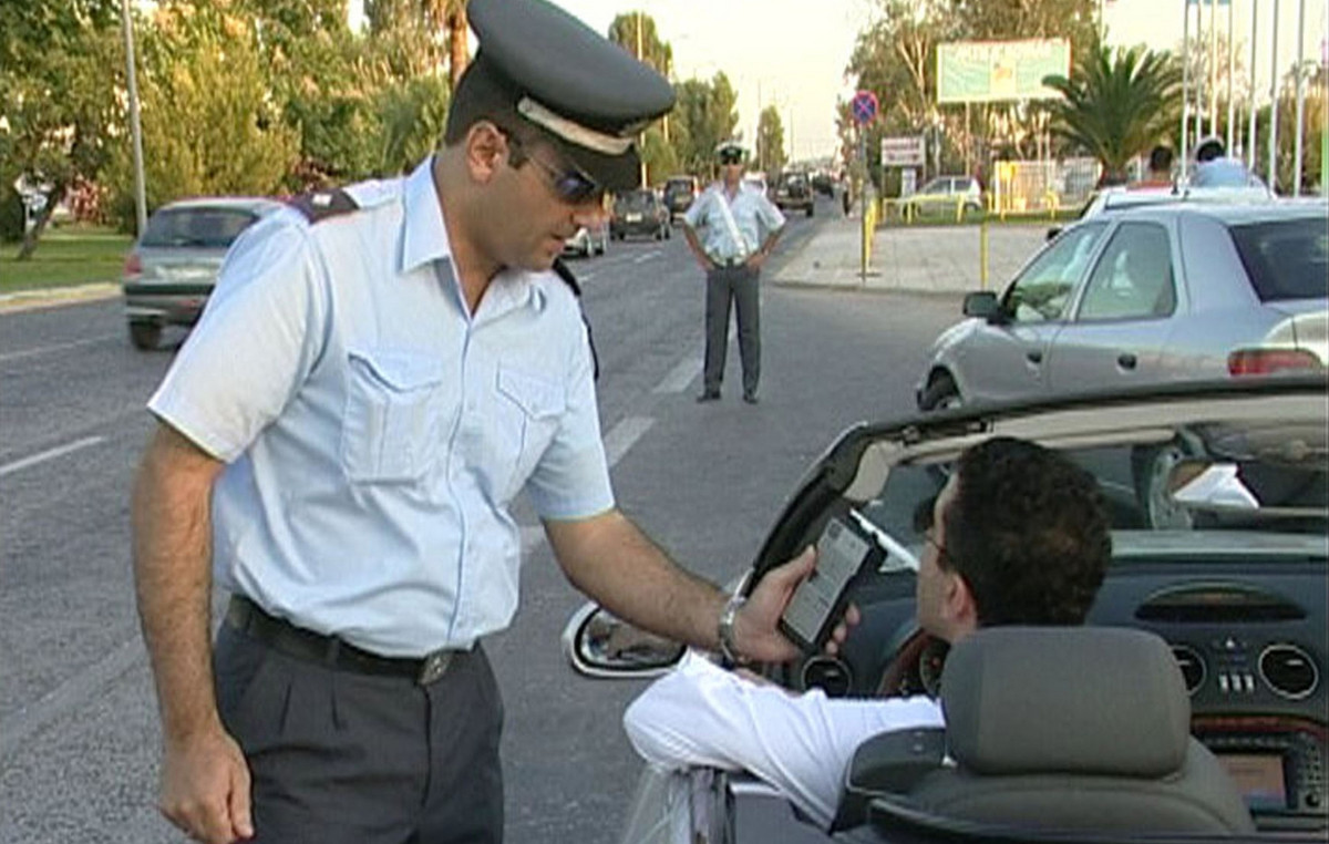 Οδηγώ και… τρεκλίζω: Σε 15 ημέρες εντοπίστηκαν 792 μεθυσμένοι οδηγοί στην Αττική