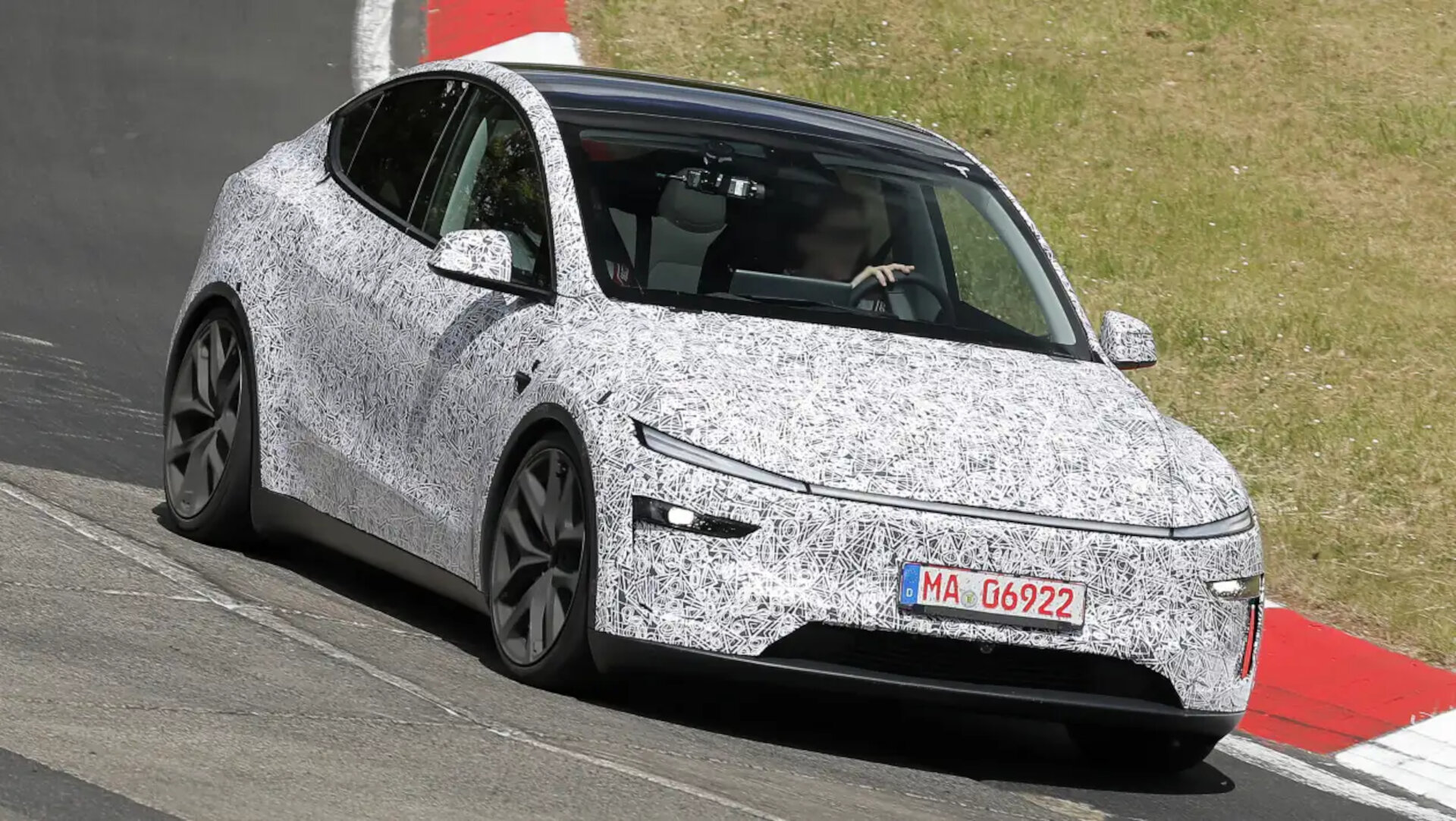 Tesla Model Y Performance spy shots (1)