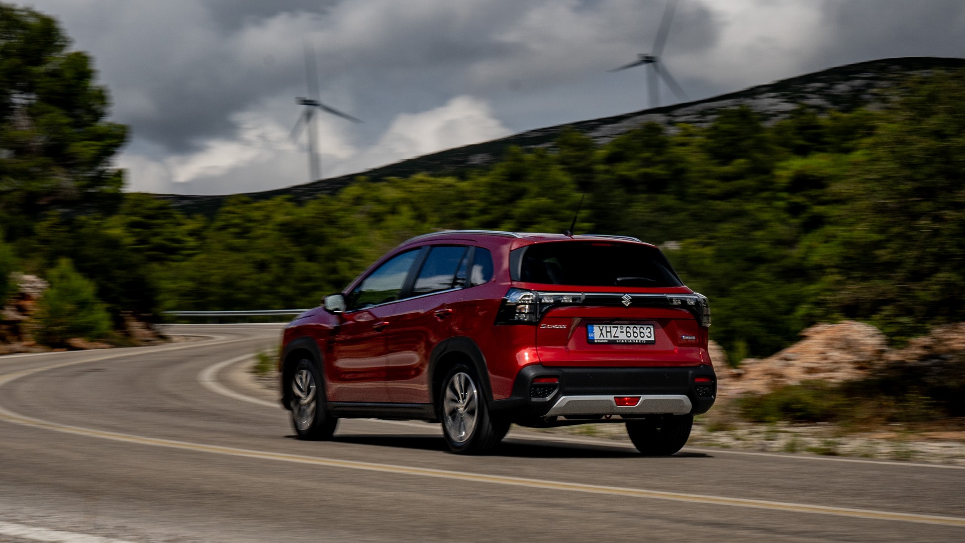 Suzuki S Cross Hybrid SUV red 2024 (3)