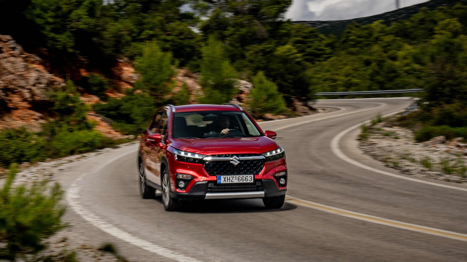 Suzuki S Cross Hybrid SUV red 2024 (4)