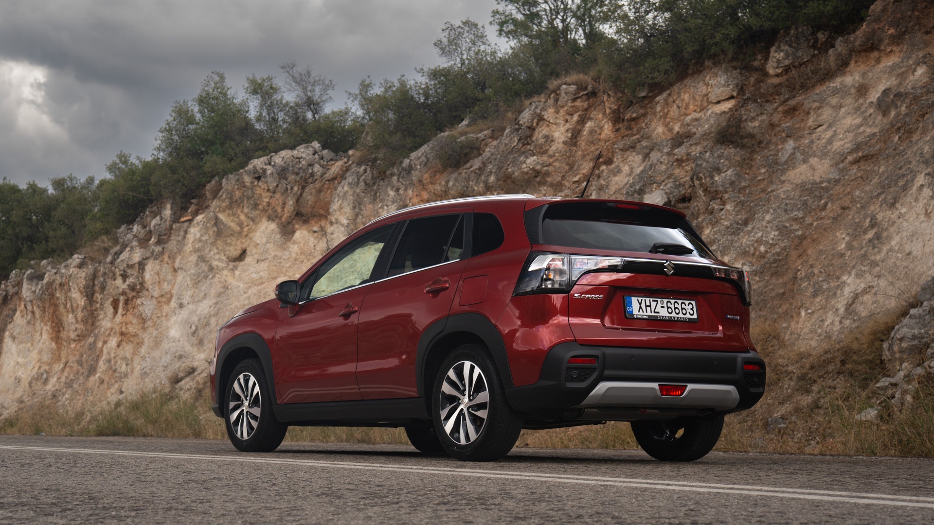 Suzuki S Cross Hybrid SUV red 2024 (7)