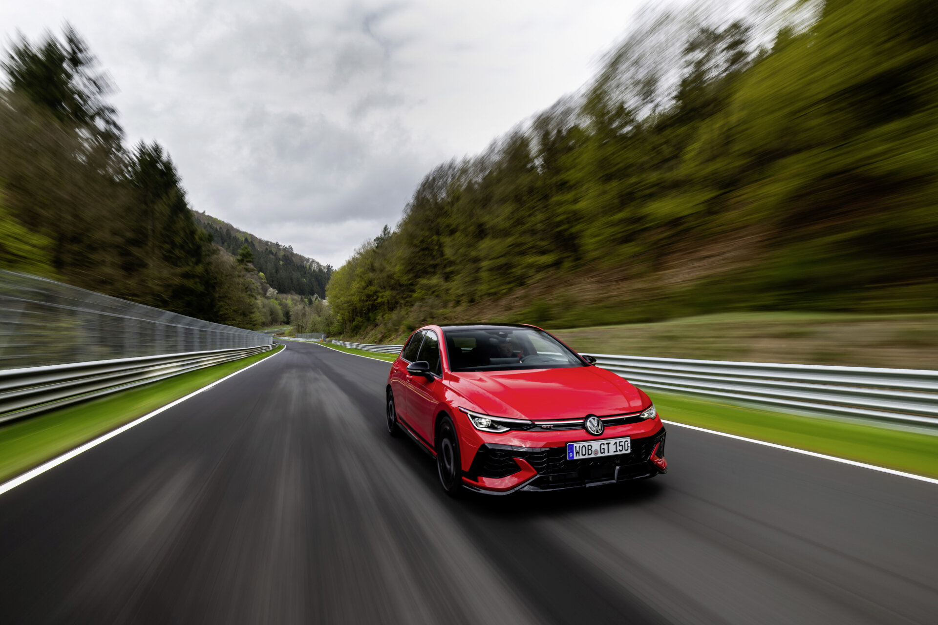 Volkswagen Golf GTI Edition 50 2025 (3)
