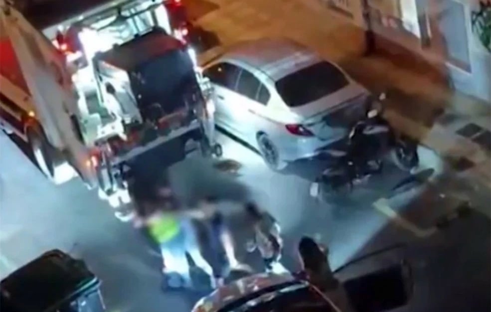 Άγρια επίθεση από τρεις νεαρούς δέχθηκε εργαζόμενος απορριμματοφόρου στην Κυψέλη – Τον χτύπησαν επειδή τους είπε να περιμένουν
