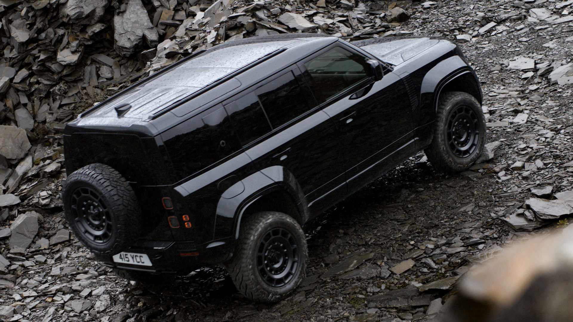 Land Rover Defender Octa Black (1)