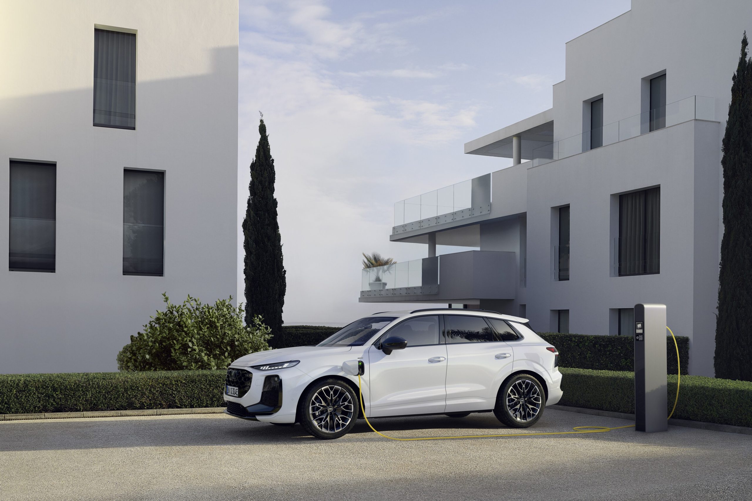 Νέο Audi Q3 SUV e-hybrid - Δείτε πόσο κάνει
