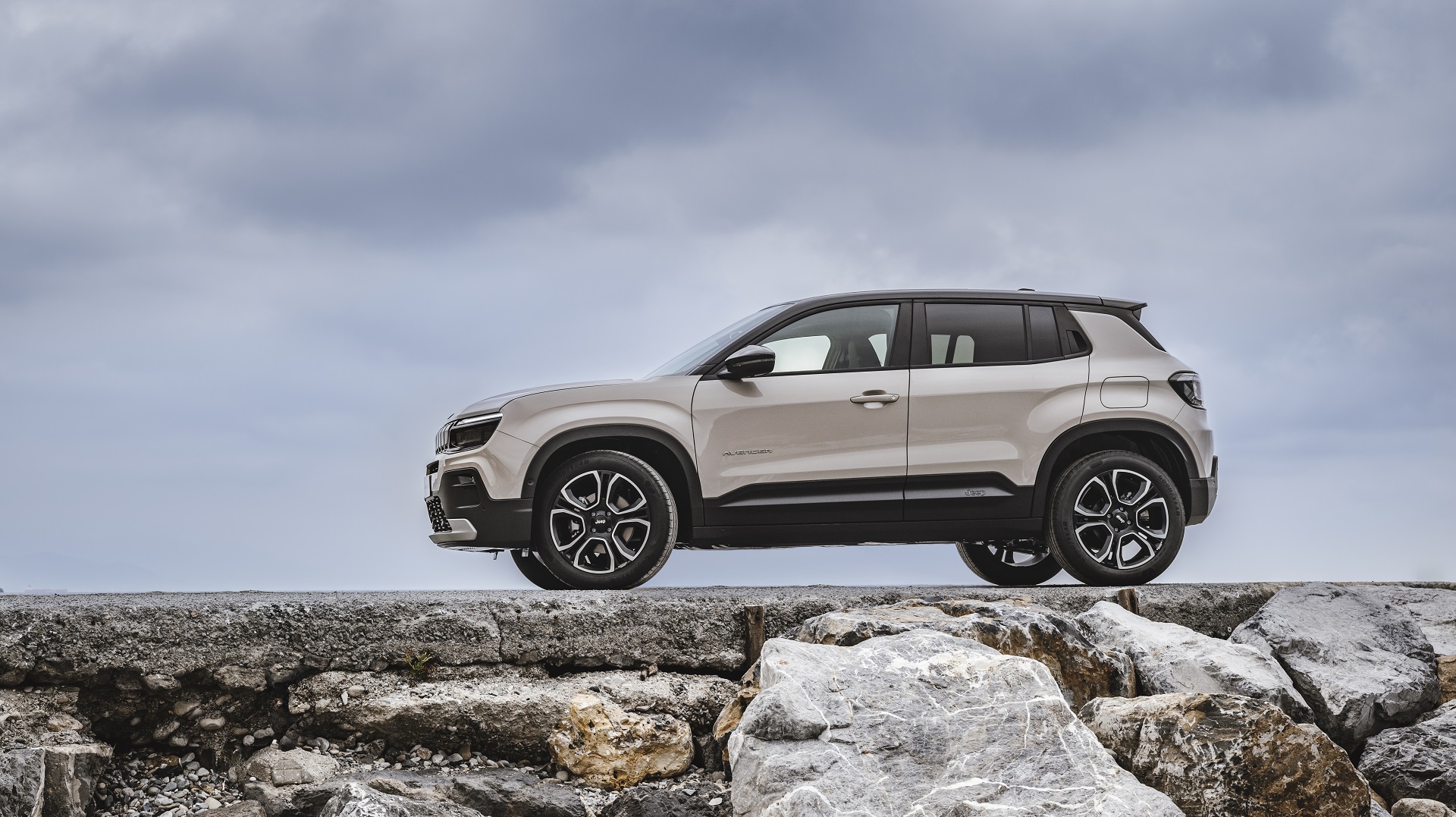 Jeep Avenger 1.2 e Hybrid 2024 tesst (2)