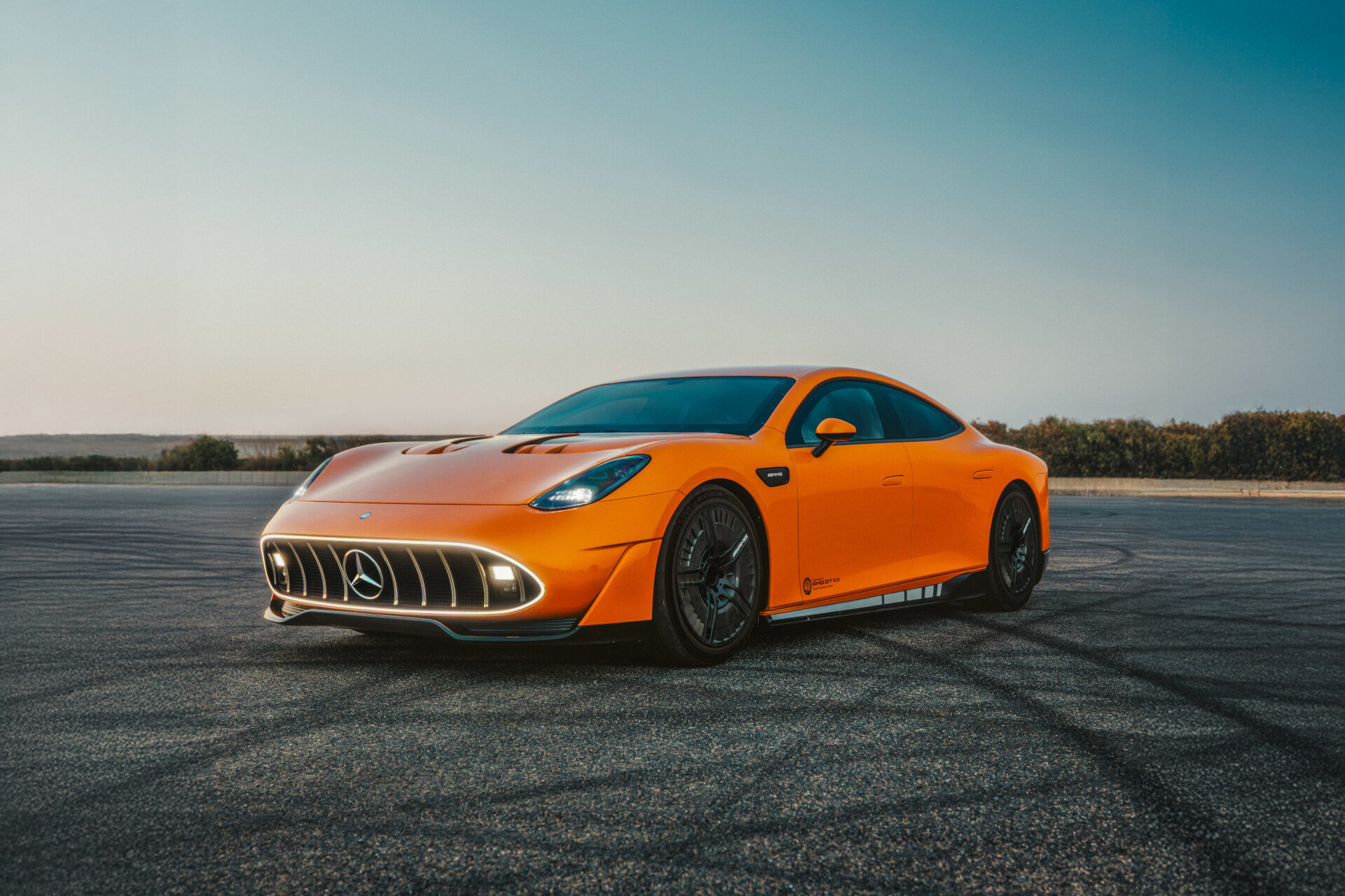 CONCEPT AMG GT XX definiert Performance neu: Technologieträger pulverisiert Weltrekorde in Serie und fährt in „acht Tagen um die Welt“ CONCEPT AMG GT XX redefines performance: Technology pioneer shatters record after record – and drives "around th