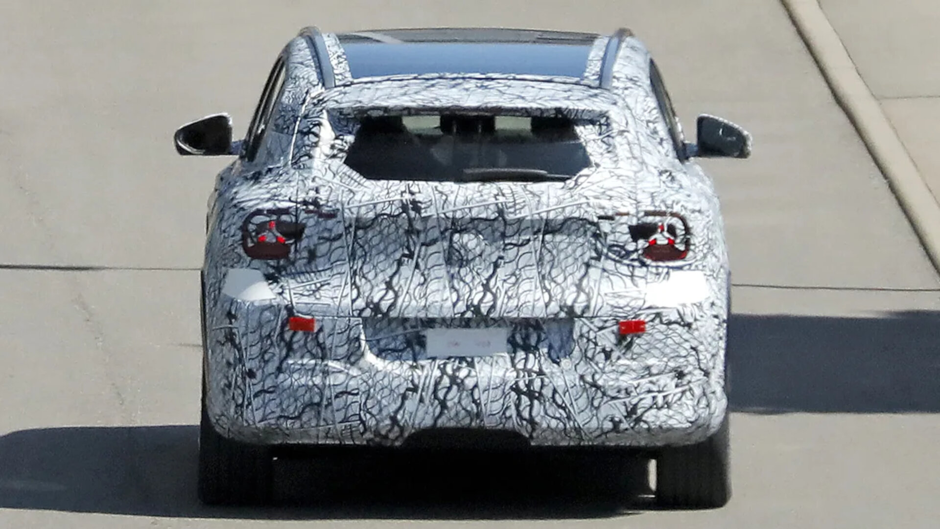 Mercedes Benz GLA spy shots 2025 (5) Mercedes Benz GLA spy shots 2025 (5)