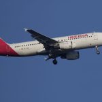 Εβραίοι επιβάτες της Iberia πήραν δίσκους φαγητού με το σύνθημα «Free Palestine»