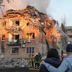 Τέσσερα παιδιά ανάμεσα στους 18 νεκρούς από την ρωσική επίθεση στο Κίεβο