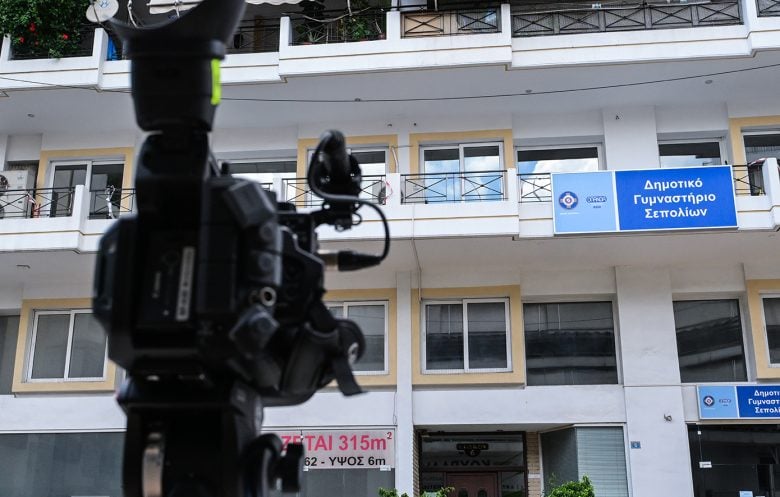 Νεκρό κοριτσάκι στο Παλαιό Φάληρο: Η μητέρα το 2022 είχε συλληφθεί για έκθεση ανηλίκου σε κίνδυνο – Τι εκτιμούν οι Αρχές