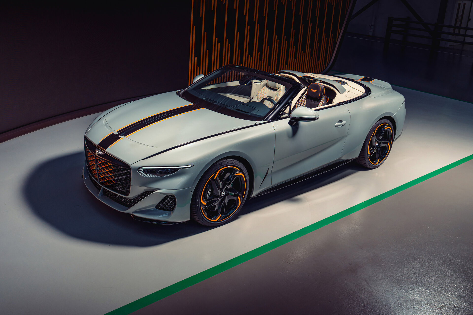 Bentley Batur Convertible One plus One (2) Bentley Batur Convertible One plus One (2)