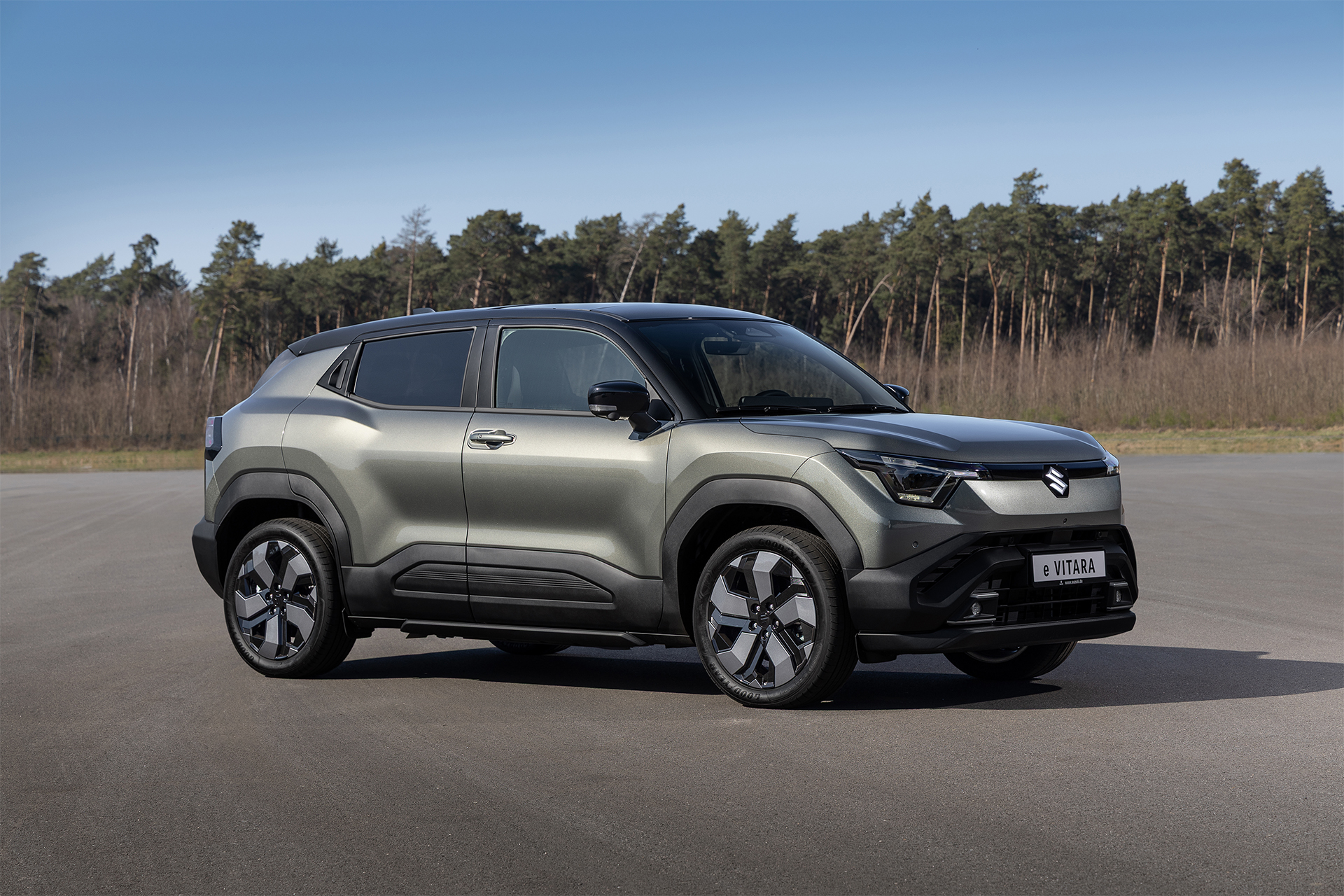 Suzuki eVitara odigisi germania 5 Suzuki eVitara odigisi germania 5