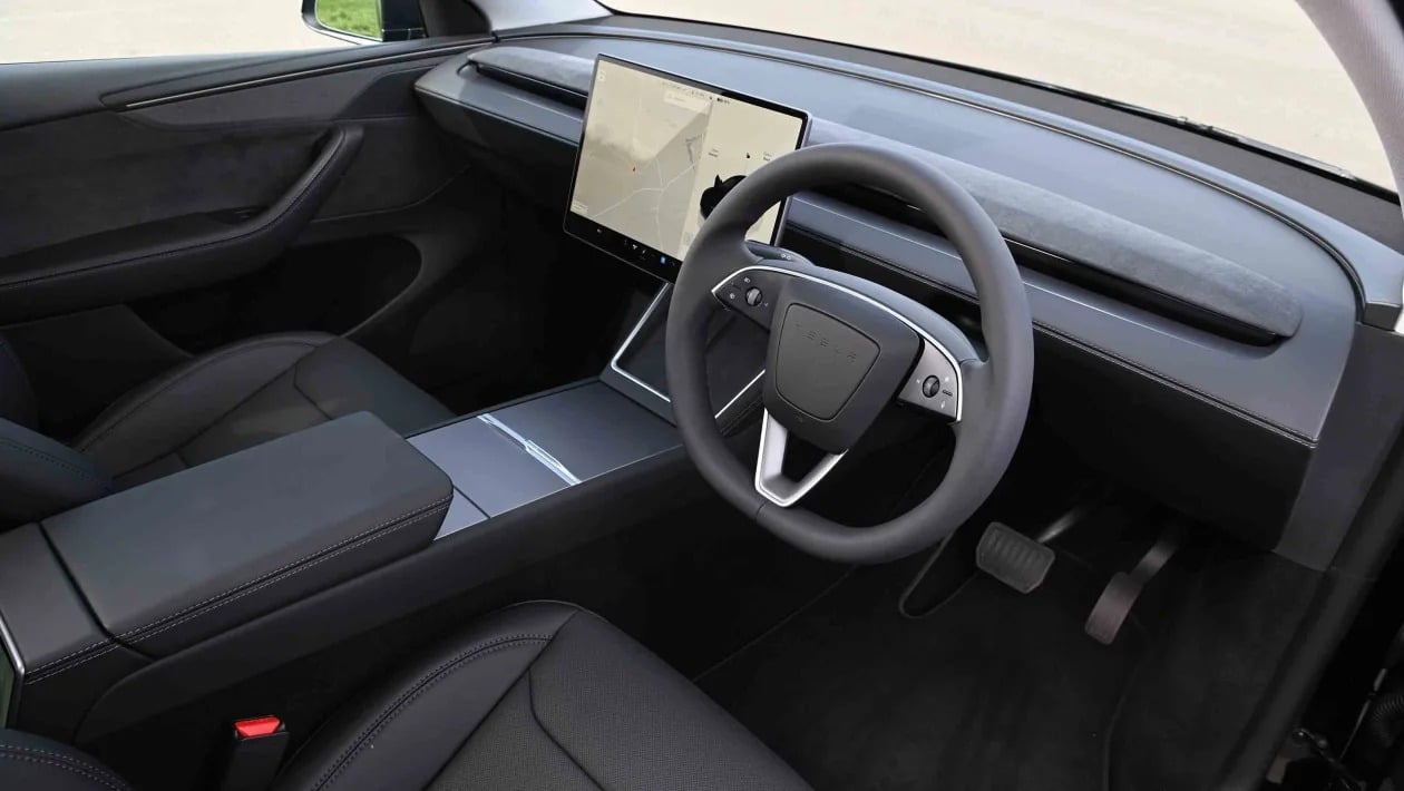 Οδηγώντας το νέο Tesla Model Y: Το απόλυτο ηλεκτρικό SUV που «κλέβει» τις εντυπώσεις