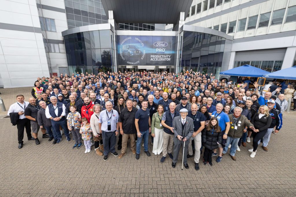 Το εμβληματικό Transit της Ford Pro κατακτά μια νέα διάκριση στο GUINNESS WORLD RECORDS