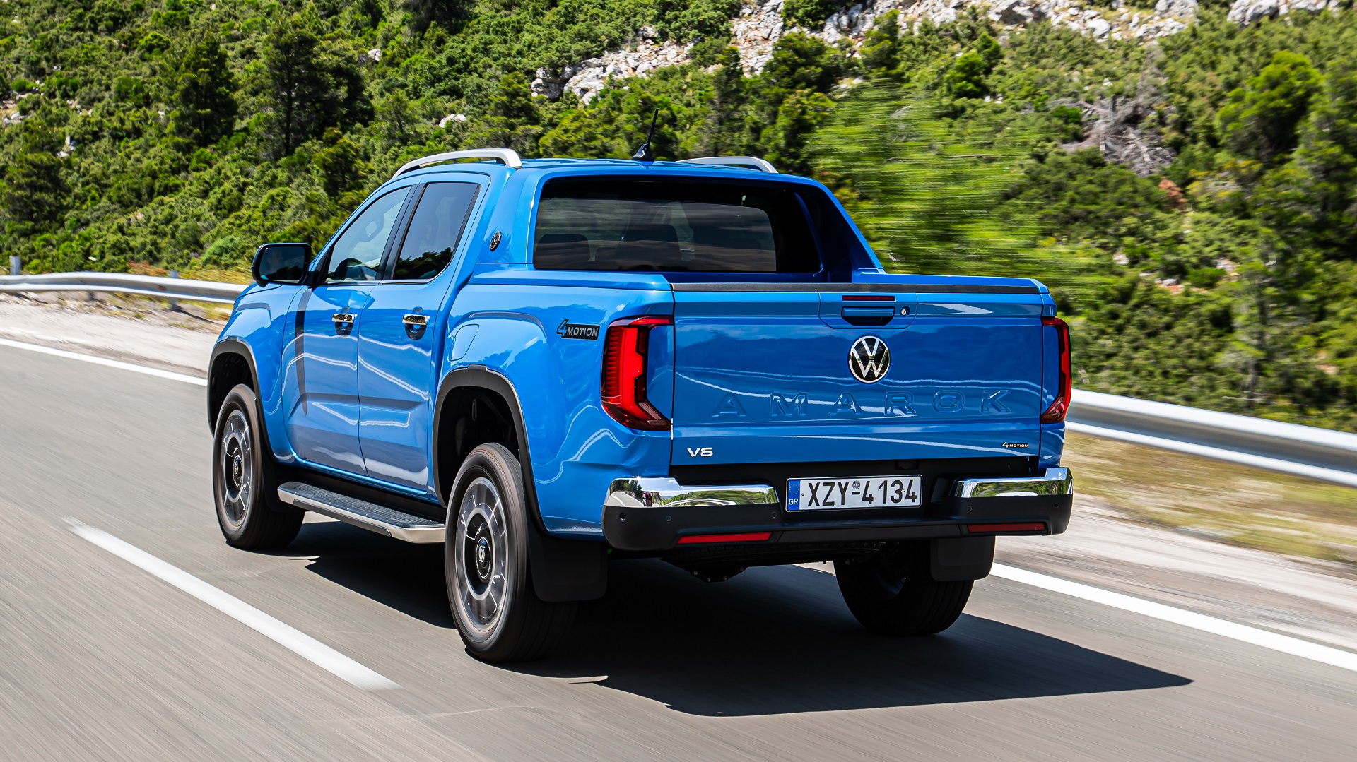 Volkswagen Amarok pick up blue 2024 (7)