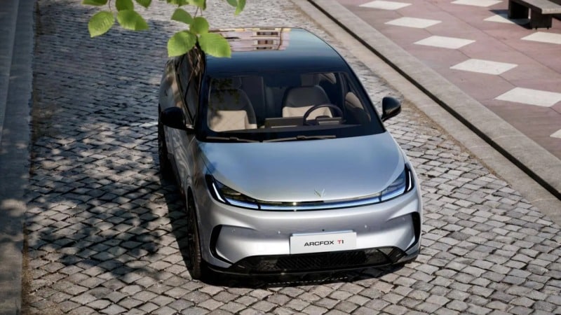 Arcfox T1: Το νέο ηλεκτρικό hatchback που απειλεί BYD και Geely με τιμή €7.400 στη Κίνα