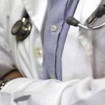 Ποινική δίωξη για δωροληψία στον γιατρό του Ιπποκράτειου νοσοκομείου που καταγγέλθηκε για «φακελάκι»