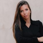 Ποια είναι η 28χρονη καλλονή από την Ελβετία που θέλει να γίνει η νέα πρόεδρος της Formula 1