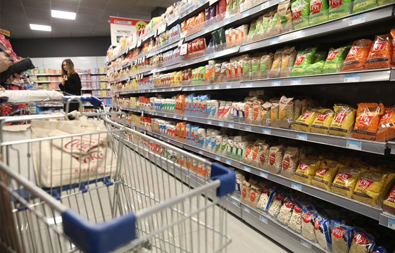 Νεογνό ενός μηνός βρέθηκε παρατημένο σε καρότσι σούπερ μάρκετ στο Κουκάκι