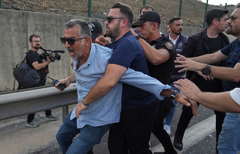 Συγκρούσεις στην Τουρκία μεταξύ αστυνομίας και βουλευτών των Ρεπουμπλικανών