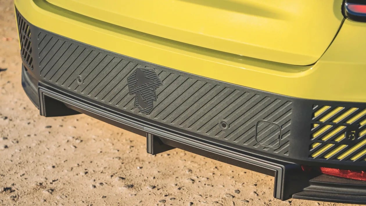 Το πιο δυνατό Abarth όλων των εποχών μπαίνει στη πρίζα!