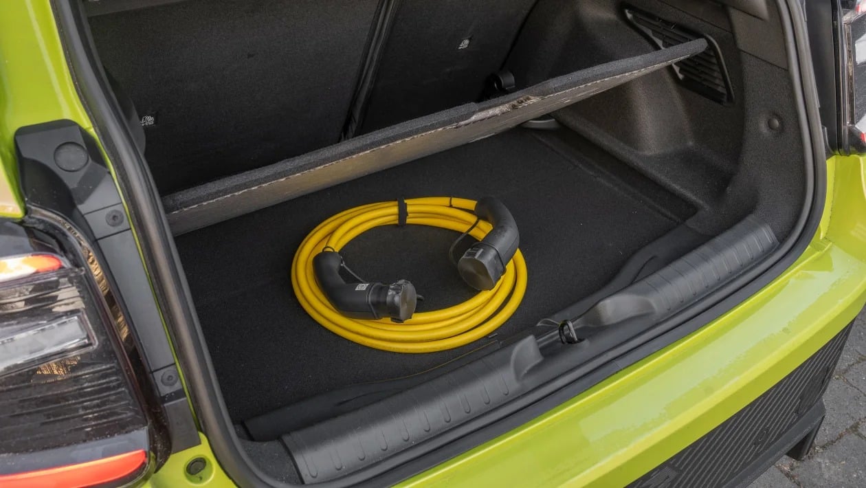 Το πιο δυνατό Abarth όλων των εποχών μπαίνει στη πρίζα!