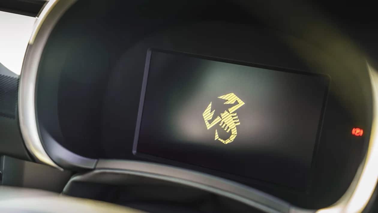 Το πιο δυνατό Abarth όλων των εποχών μπαίνει στη πρίζα!