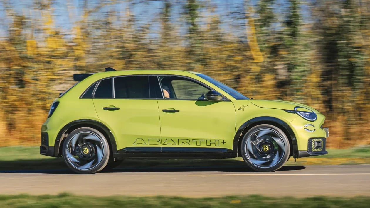 Το πιο δυνατό Abarth όλων των εποχών μπαίνει στη πρίζα!