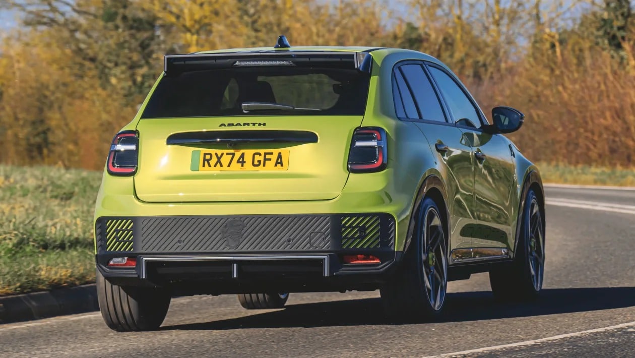 Το πιο δυνατό Abarth όλων των εποχών μπαίνει στη πρίζα!