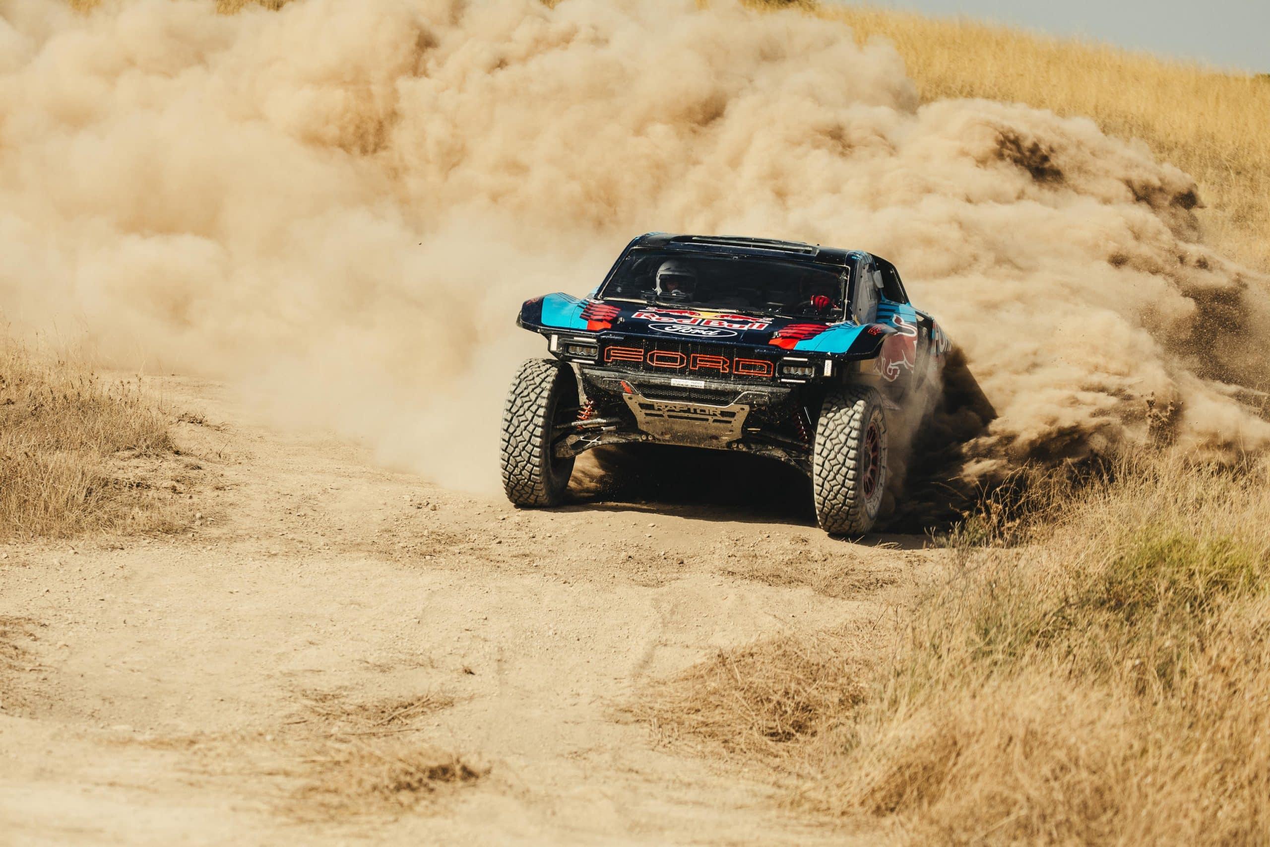 Sainz x2 σε μια ξεχωριστή εμπειρία με το Ford Raptor T1+ (video)
