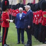 Διευθυντής μουσείου υποχρεώθηκε να παραιτηθεί, αφού αρνήθηκε αίτημα του Τραμπ να δωρίσει σπαθί του Αϊζενχάουερ στον βασιλιά Κάρολο