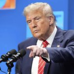 Ο Ντόναλντ Τραμπ αποδίδει τις εκλογικές ήττες της παράταξής του στην απουσία του ονόματός του από τα ψηφοδέλτια