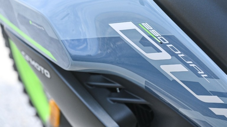 Η νέα CFMoto Dual 250 θα μας κάνει να σηκωθούμε από τον καναπέ