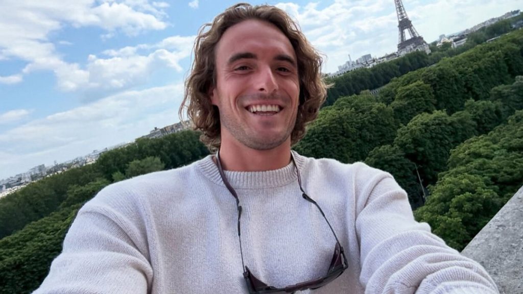 Οι κάμερες έπιασαν τον Τσιτσιπά να τρέχει με τη Lotus, με 213 χλμ./ώρα στην Αττική Οδό