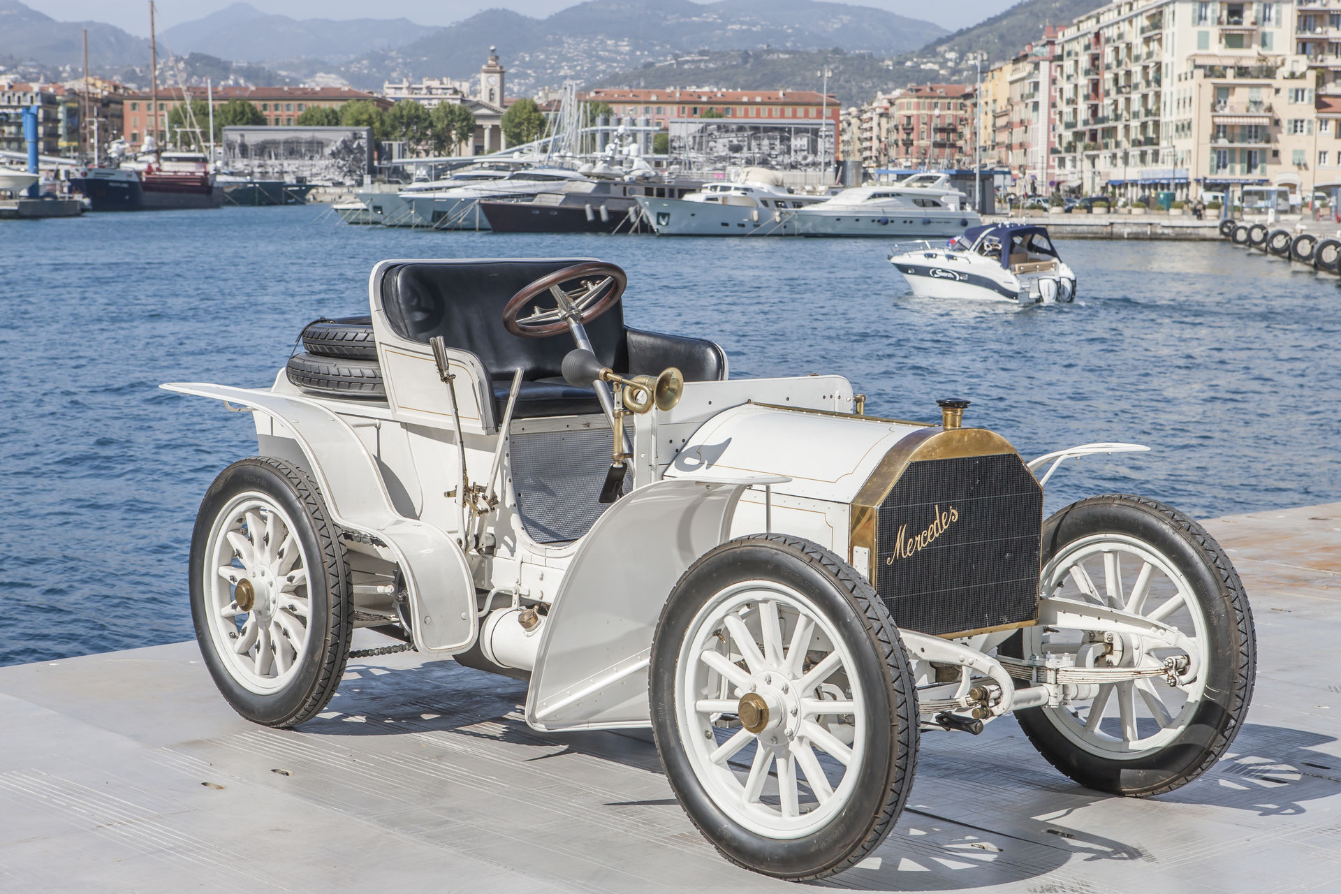 Erster Mercedes am 22. November 1900: Die Geburt des modernen Automobils vor 125 Jahren The first Mercedes on 22 November 1900: The birth of the modern automobile 125 years ago