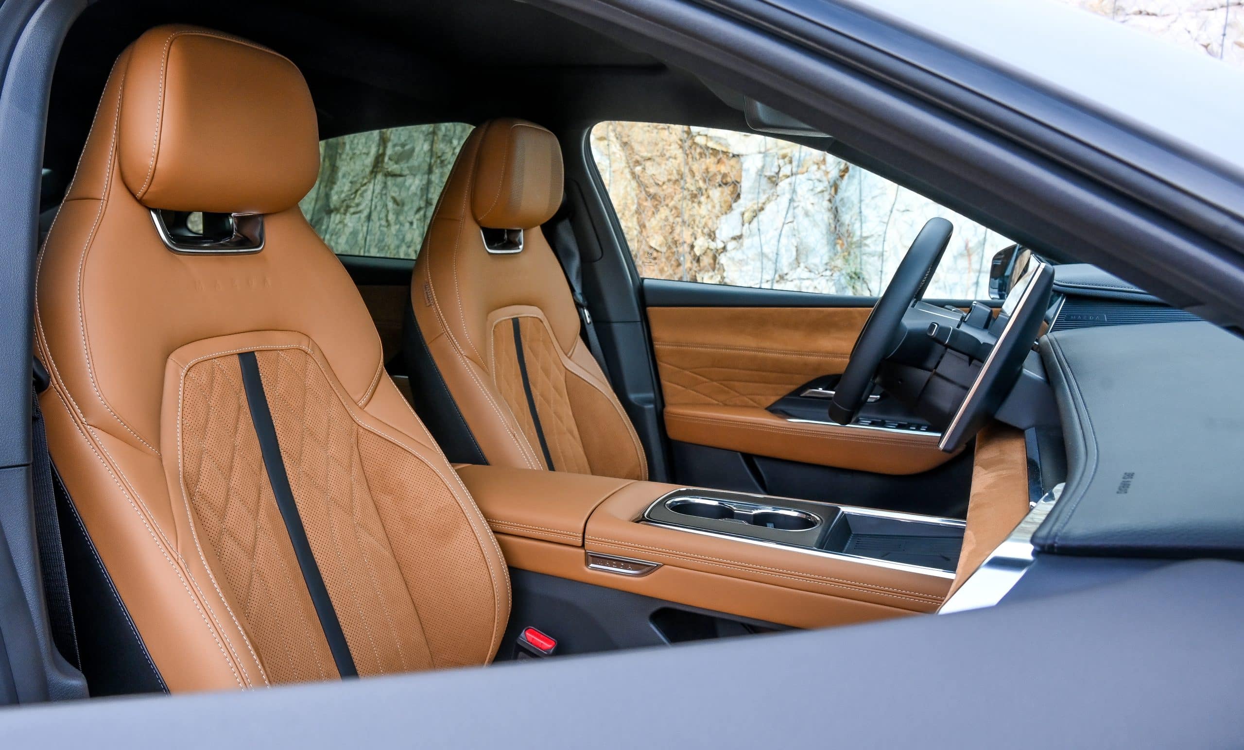 μήκος 4.921 mm και μεταξόνιο που αγγίζει τα 2.895 mm