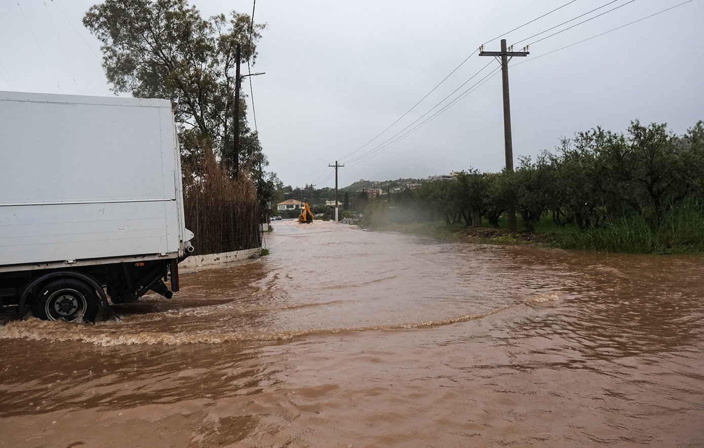 Πολλά προβλήματα σε περιοχές της Ηλείας από το κύμα κακοκαιρίας