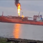 Ρωσική επίθεση κατά τουρκικού δεξαμενόπλοιου που μετέφερε υγραέριο σε λιμάνι της Οδησσού – Δείτε βίντεο