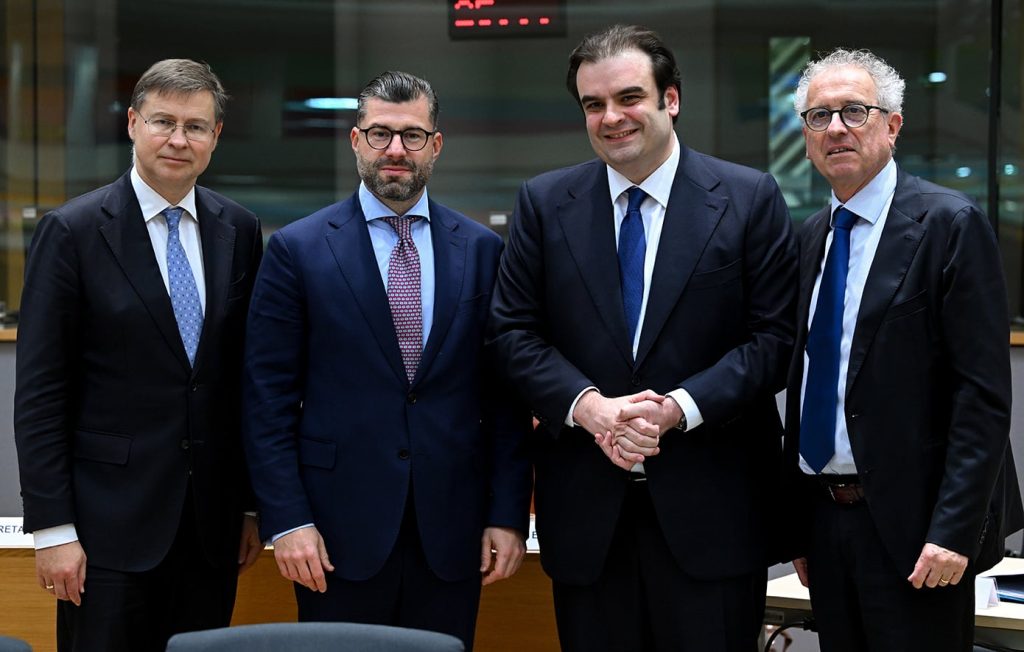 Politico: Από το Grexit στην προεδρία του Eurogroup – Η ιστορία της ελληνικής ανάκαμψης