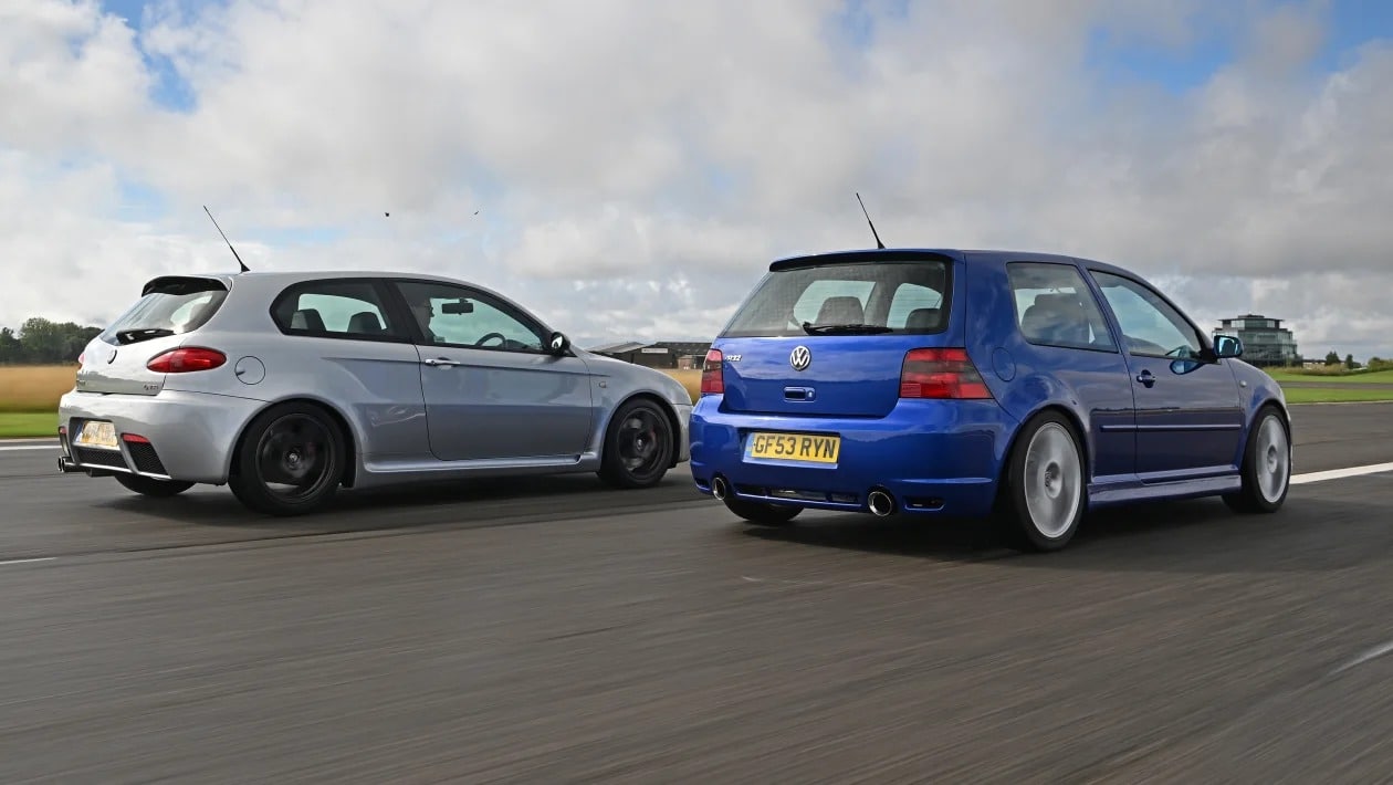 Volkswagen Golf R32 vs Alfa Romeo 147 GTA: Η μάχη των ρετρό V6 hot hatch