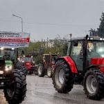 Στα μπλόκα οι αγρότες με αντίξοες καιρικές συνθήκες