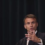 Μακρόν: Οι κυρώσεις πλήττουν την ρωσική οικονομία