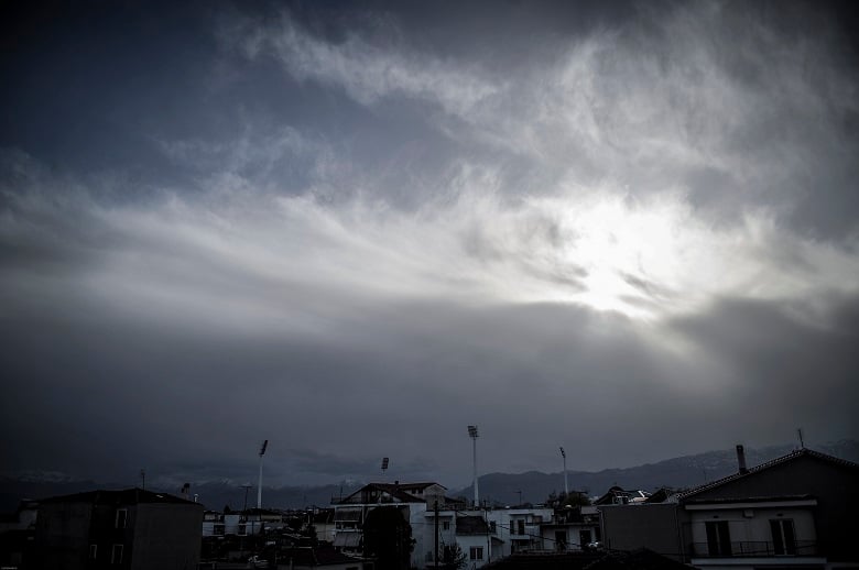 Καιρός: Νεφώσεις κατά διαστήματα και τοπικές βροχές