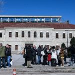 Ποιοι εργαζόμενοι της «Βιολάντα» συμπαραστάθηκαν στον ιδιοκτήτη της, παρά τον θάνατο πέντε συναδέλφισσών τους