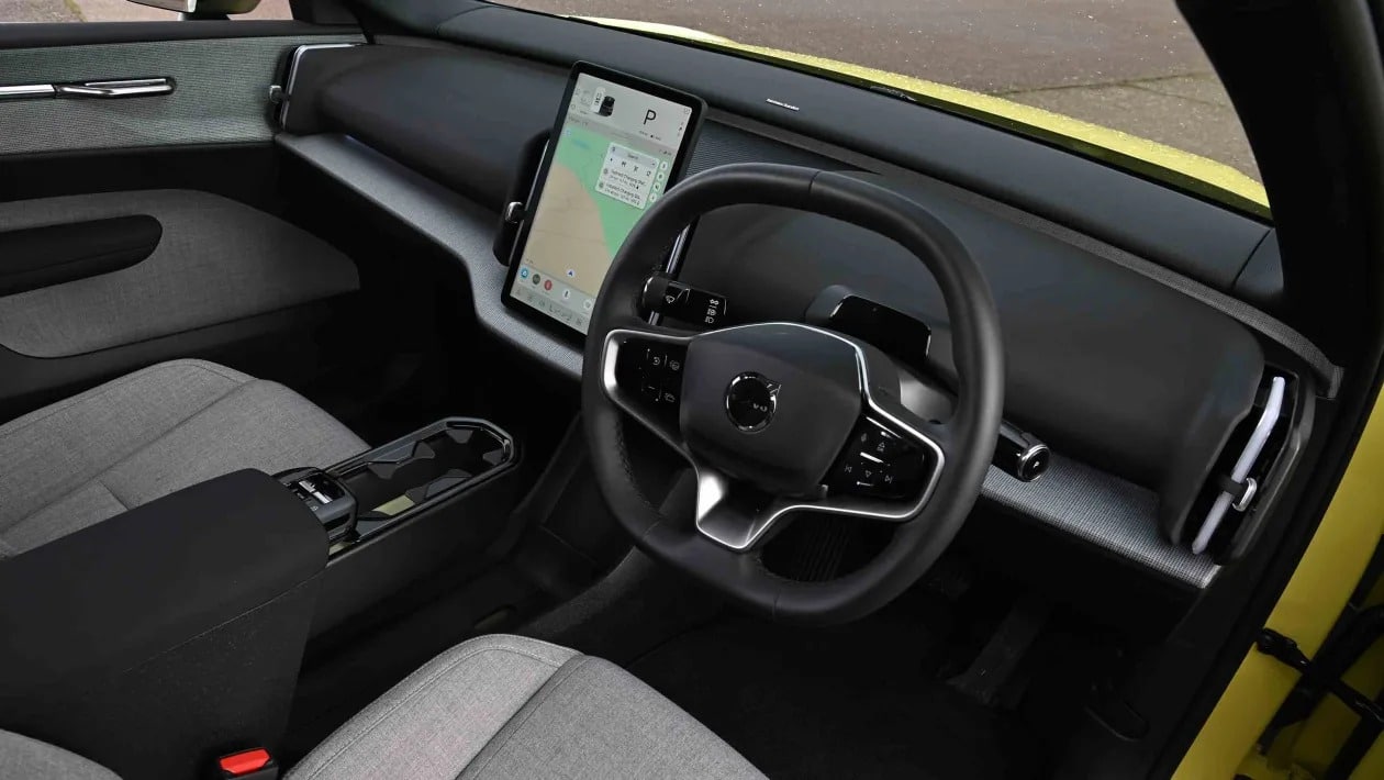 Volvo EX30: Το μικρό ηλεκτρικό SUV που παίζει στα… μεγάλα σαλόνια