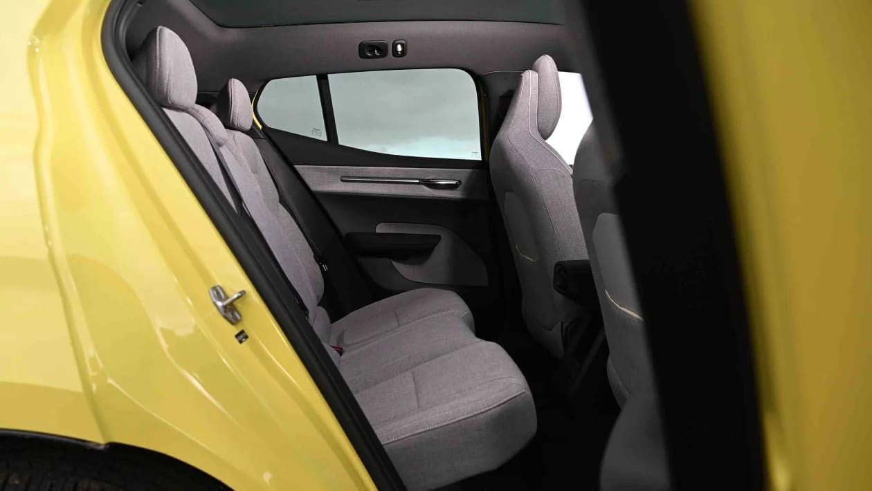 Volvo EX30: Το μικρό ηλεκτρικό SUV που παίζει στα… μεγάλα σαλόνια