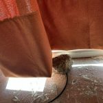 Χίος: Επίθεση με πέτρα στα γραφεία του κοινωνικού χώρου «Αντίβαρο»