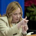 Μέτρα για τις διαδηλώσεις παίρνει η κυβέρνηση Μελόνι στην Ιταλία – Έμφαση στην «προληπτική προσαγωγή» και στην απαγόρευση συμμετοχής